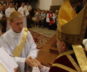 Nie tylko siostry dominikanki! W bocheńskim DPS pomaga też ksiądz z Kazachstanu. Kim jest?