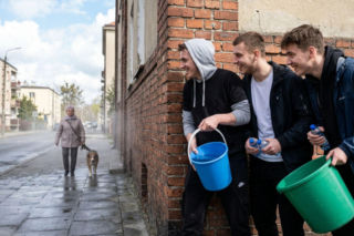 Lany Poniedziałek pod lupą. Konsekwencje świątecznej zabawy mogą słono kosztować