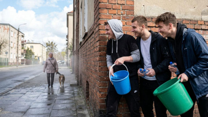 Lany Poniedziałek pod lupą. Konsekwencje świątecznej zabawy mogą słono kosztować