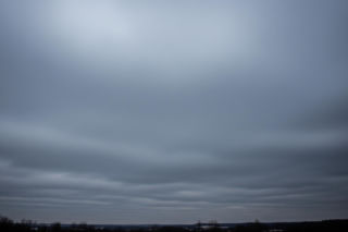 Mielec czeka pogodowy wstrząs 20.11.2025. Co skrywa mroczna kurtyna nieba?