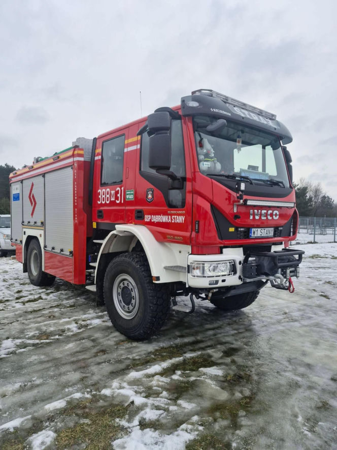 W akcji wykonywania przerębli pomagali druhowie OSP