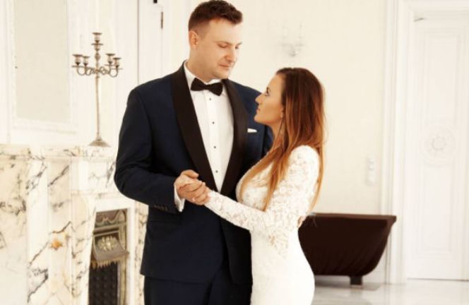 Rolnik szuka żony - Grzesiek i Ania w sesji zdjęciowej