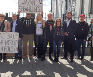 Były okrzyki i wuwuzele, takie nasze prawo. Sąd umorzył postępowanie 