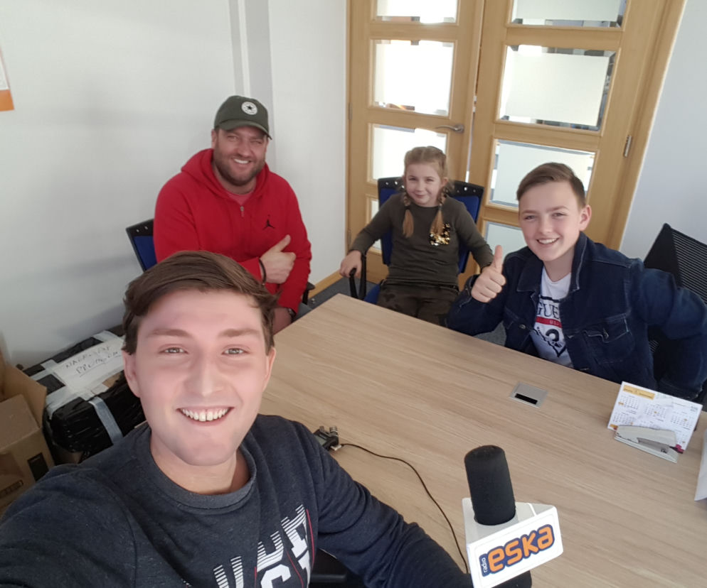 Jaś Borawski podczas wywiadu w redakcji Radia Eska Trójmiasto