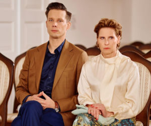 Na Wspólnej, odcinek 4174: Prowokacja Kaliny w dniu ślubu kończy się dramatycznym upadkiem ze schodów - ZDJĘCIA