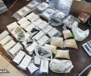 Akcja CBŚP jak z filmów! Wielkie pieniądze, broń, zegarki i narkotyki, które odurzyłyby pół Polski