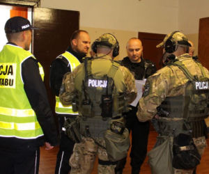 Ćwiczenia antyterrorystyczne w jednej ze szczecińskich szkół