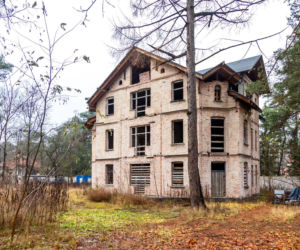 Opuszczona willa w Konstancinie