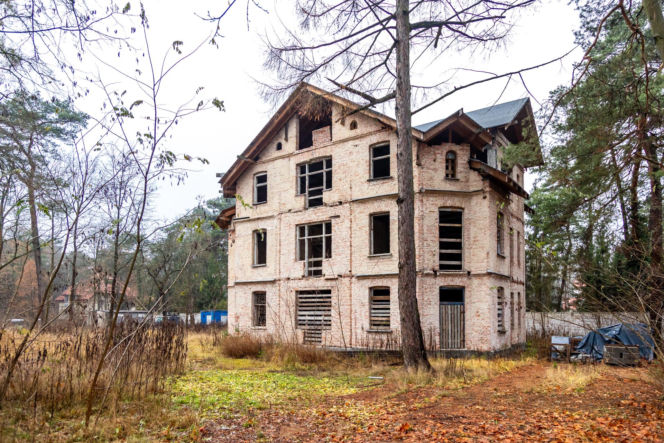 Opuszczona willa w Konstancinie