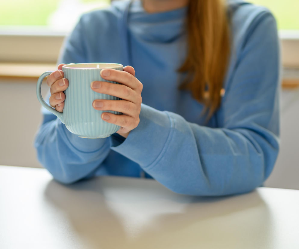 Pijesz kawę lub herbatę bezpośrednio do posiłku? Dietetyczka: to błąd