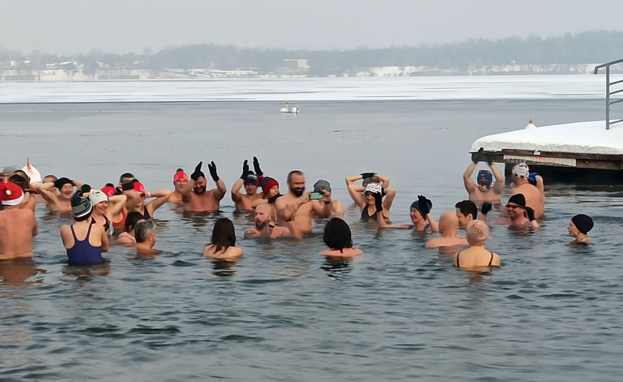 Pogoria morsuje w Dąbrowie Górniczej w mroźną niedzielę