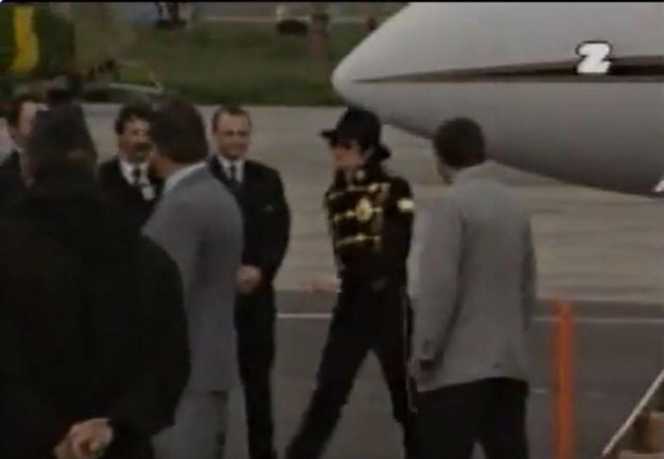 Michael Jackson zmarł 16 lat temu. Gdy odwiedził Polskę, wszyscy wstrzymali oddech. Te zdjęcia zachwycają