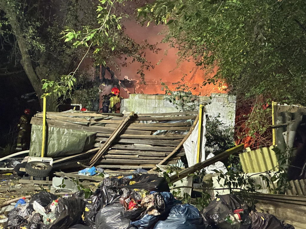 Potężny pożar na Woli w Warszawie. Cały budynek w ogniu. Przerażający widok