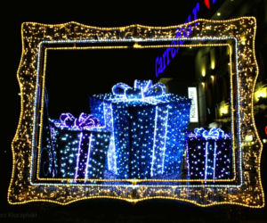Iluminacja przy centrum handlowym na Turzynie