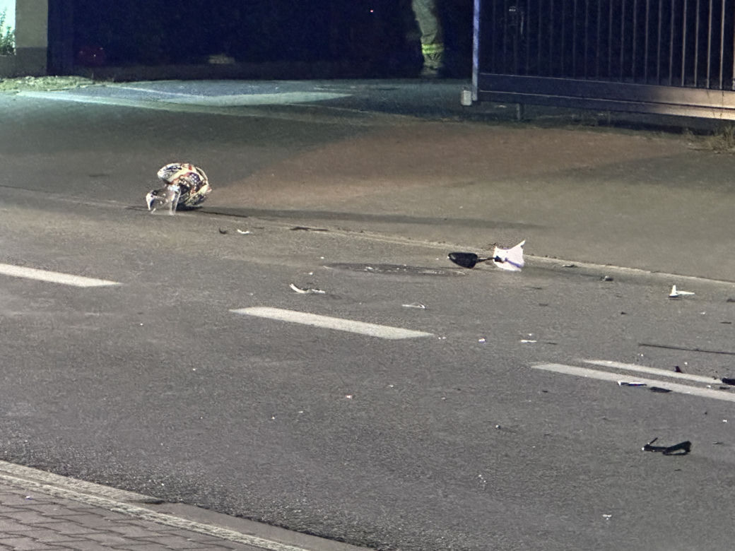 Koszmarny wypadek po Piasecznem. Motocyklista wbił się w samochód