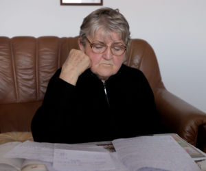 Okradli ją na 50 tys. zł.! Seniorka zbierała pieniądze na chorą wnuczkę
