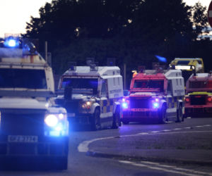 Ofiara nożownika z Belfastu wcześniej była więziona i torturowana. Miasto w rozsypce, służby nie potrafią zatrzymać zamieszek