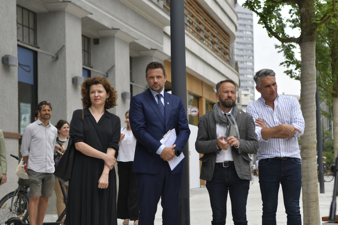 Ekipa Trzaskowskiego : szefowa Biura Architektury Marlena Happach od lewej, od prawej wiceprezydent Michał Olszrewski i szef ZDM Łukasz Puchalski