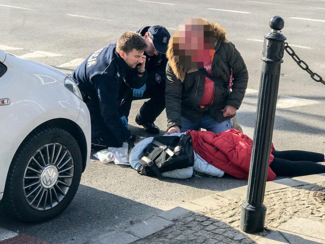 Rowerzystka potrącona na rogu Pięknej i Aleji Ujazdowskich