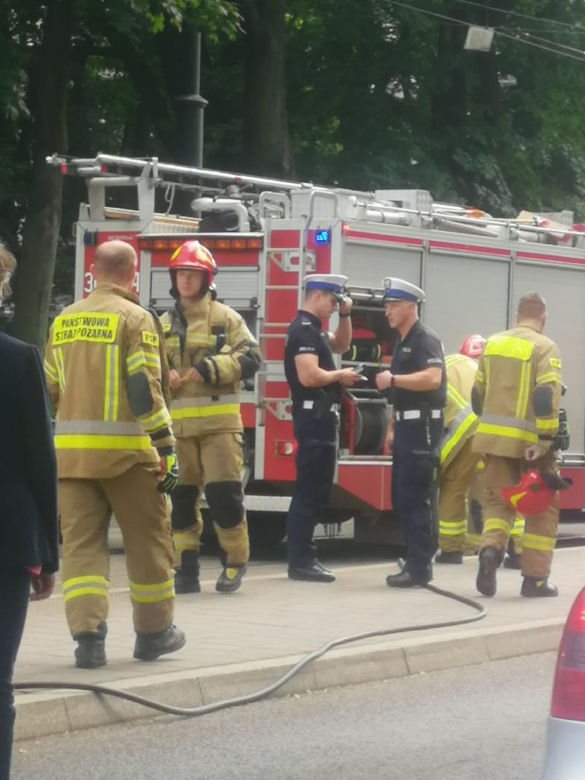 Kobieta wpadła pod tramwaj. Dramatyczny wypadek w centrum Krakowa