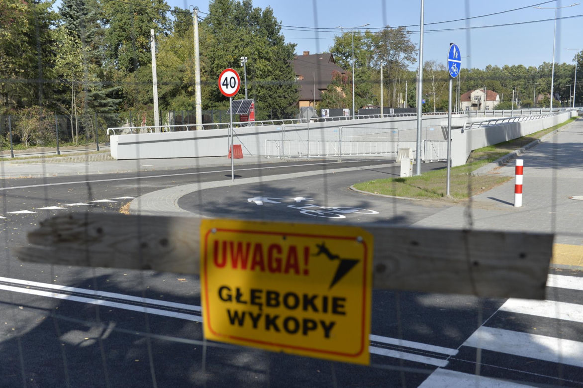 Mieli otwierać tunel w Sulejówku, wyszła klapa. Drogowcy będą musieli zrywać nowy asfalt	