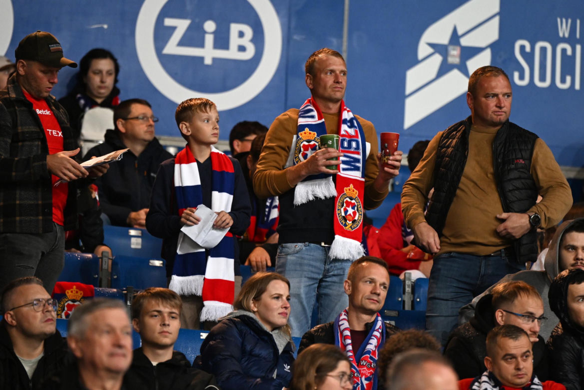 Wisła Kraków - Jagiellonia Białystok; Zdjęcia kibiców i zawodników z meczu 8. kolejki PKO BP Ekstraklasy