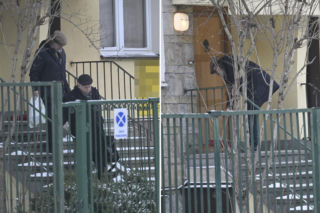 Brat cioteczny dba o Kaczyńskiego. Złapał za miotłę, by oczyścić schody ze śniegu [FOTO]