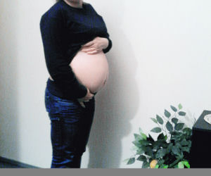 Kazali żonie rodzić martwe dziecko