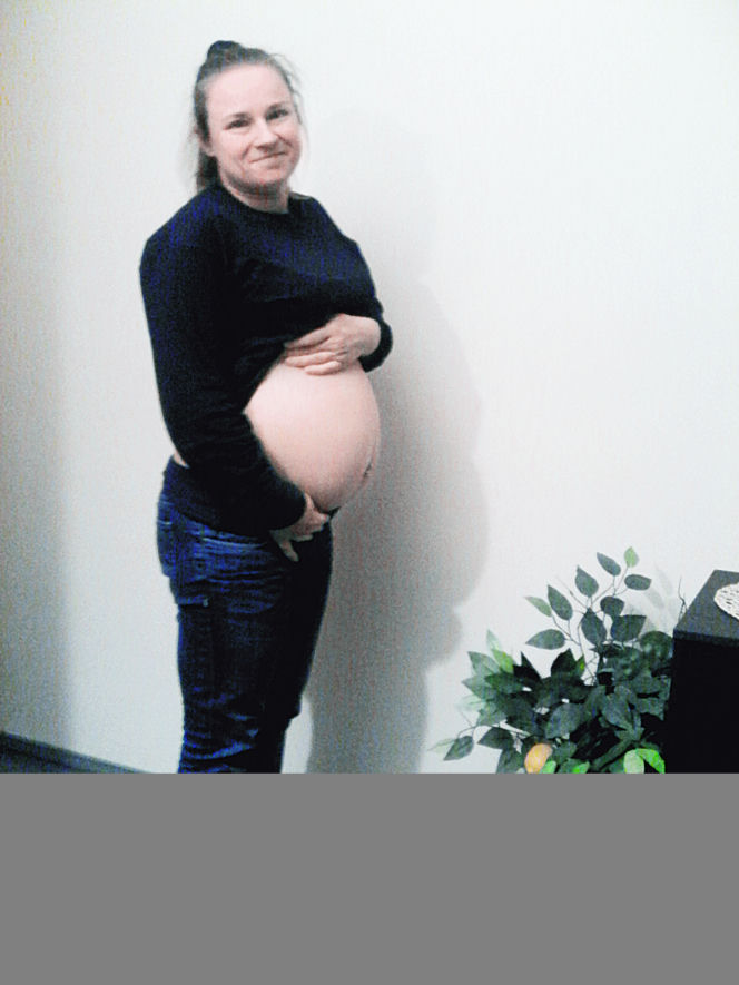 Kazali żonie rodzić martwe dziecko