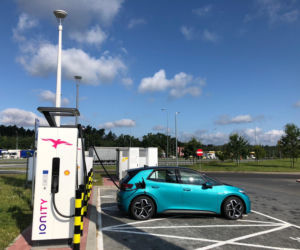 Shell i IONITY uruchamiają pierwsze w Polsce stacje dużej mocy do ładowania pojazdów elektrycznych