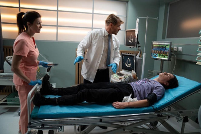 Na dobre i na złe odc. 976. Maks Beger (Tomasz Ciachorowski), haker Drago (Piotr Gadomski)