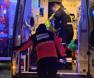 Dachował i wpadł do rzeki