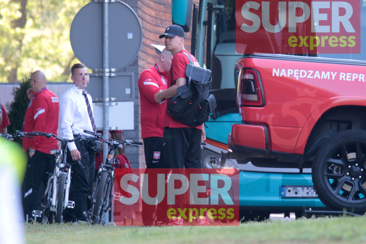 Wojciech Szczęsny z papierosem w ustach przed meczem Polska - Hiszpania