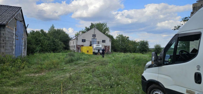 Nielegalne składowisko odpadów chemicznych w Milęcinie
