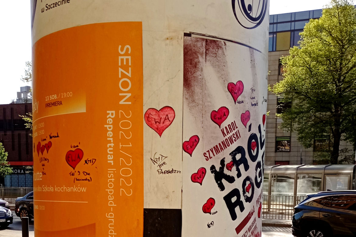 Wyznaje miłość Ewie na ulicach Szczecina. Zakochany desperat? Artysta? A może zwykły wandal?