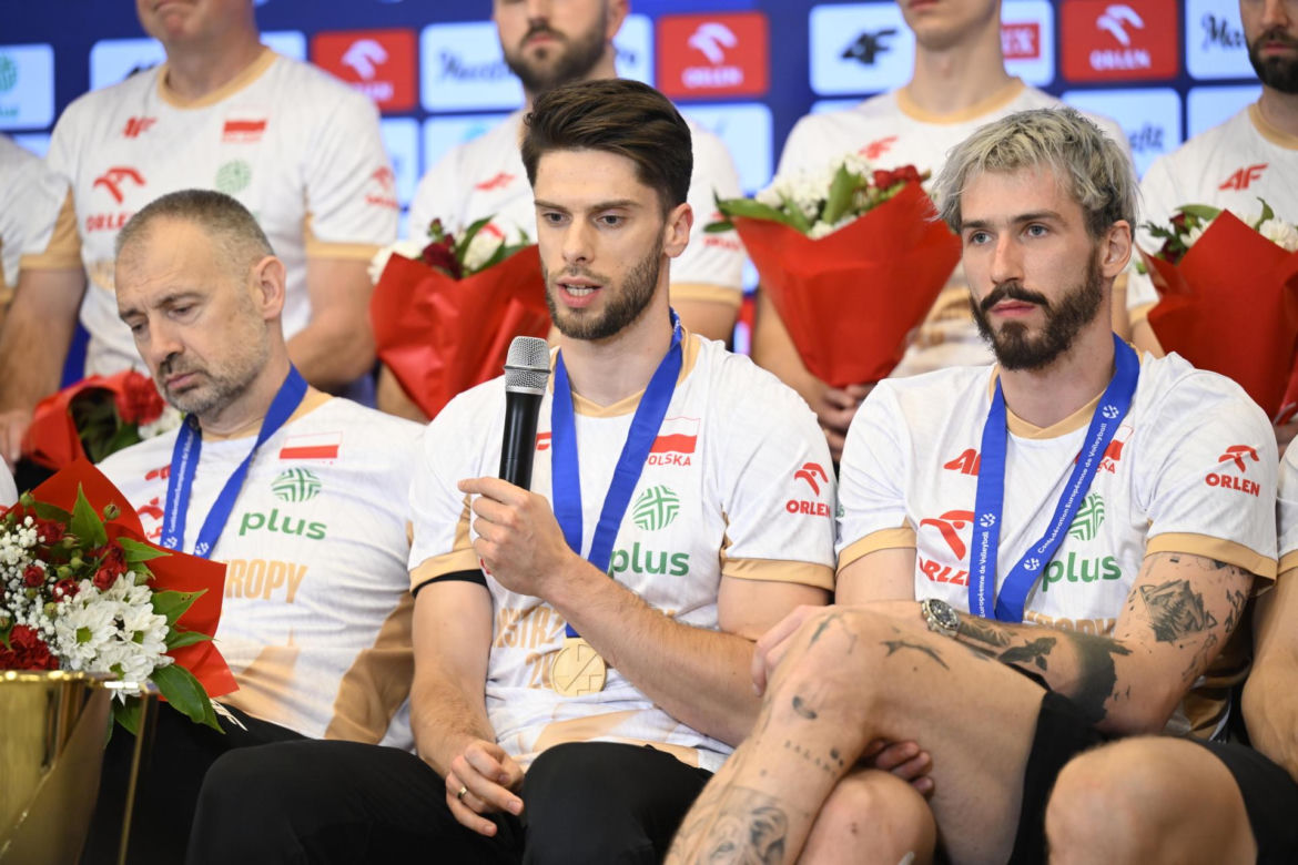 Złoci medaliści ME przywitani przez kibiców na lotnisku