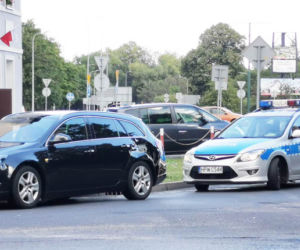 Wypadek wyrzutnia rakiet zderzyła sie z samochodem osobowym