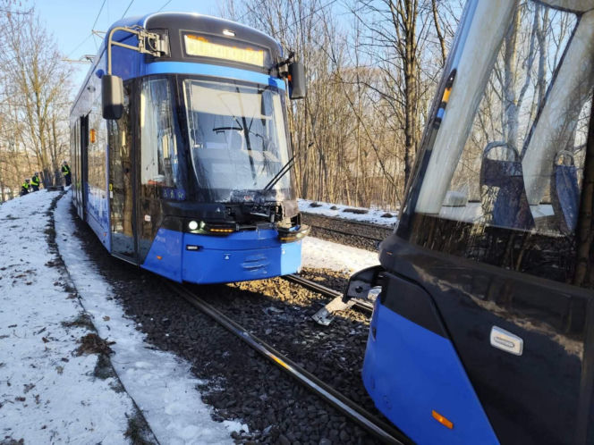 Kraksa tramwajów w Krakowie! Są ranni, utrudnienia komunikacyjne. Sprawdź zmienione trasy
