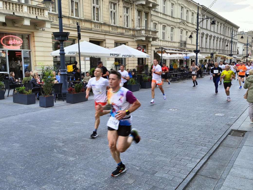 Rossmann Run 2025. Tłumy biegaczy wzięły udział w biegu ulicą Piotrkowską