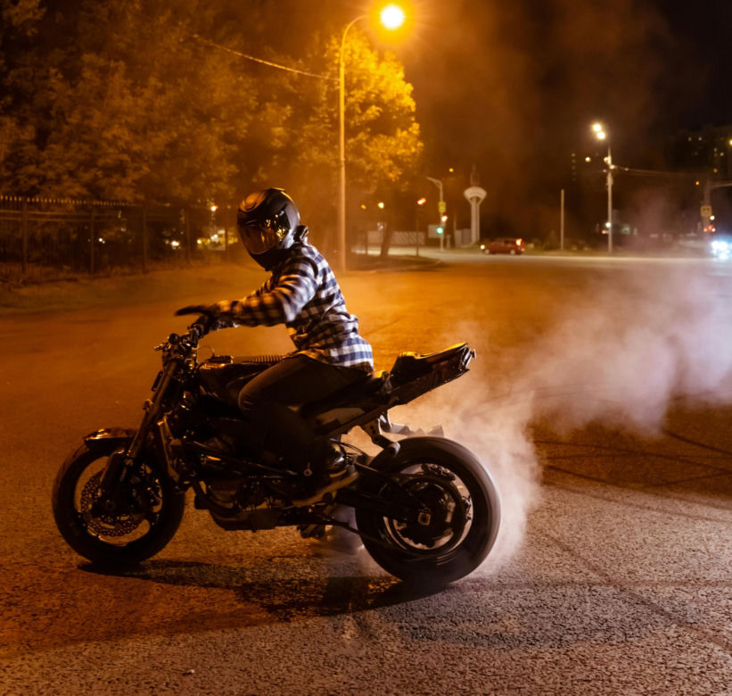 Ryk silników motocykli po 23:00 