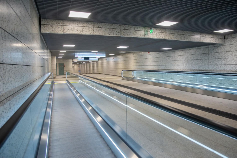 Ruchome chodniki metro Kondratowicza Warszawa