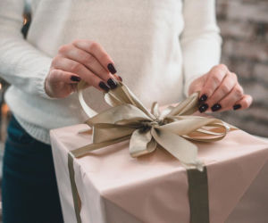 Większość Polaków nie oszczędza na świętach! Sprawdź, ile wydamy i gdzie szukamy okazji