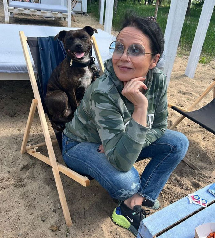 Małgorzata Pieńkowska i jej pies - suczka Staffi