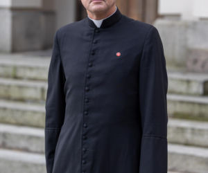 Relikwie schowane przy miotłach