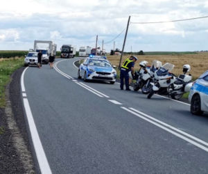 Wypadek na DK40. 40-latka ranna po zderzeniu z 23-letnim kierowcą