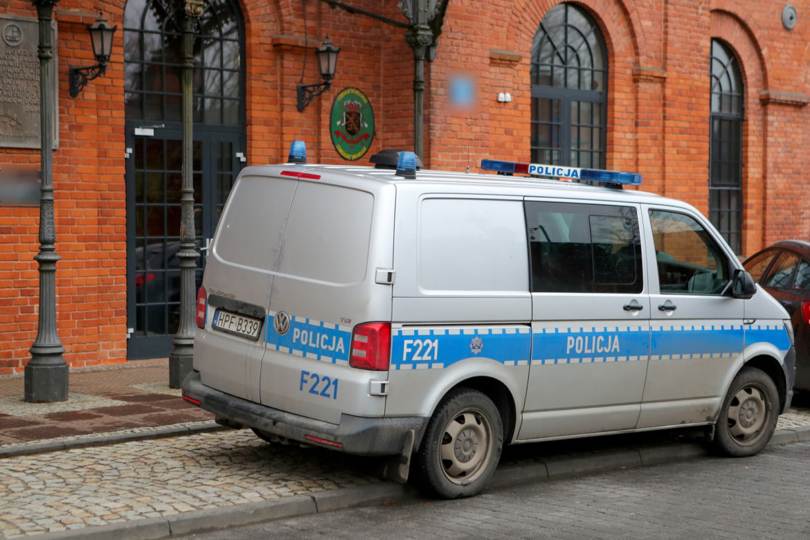 Makabra w Łodzi. Dwie osoby zadźgane na klatce schodowej