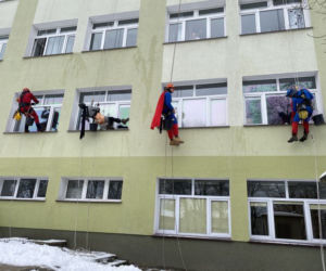 Finał WOŚP 2021 Gdańsku. Alpiniści umyli okna w szpitalach 31.01.2021
