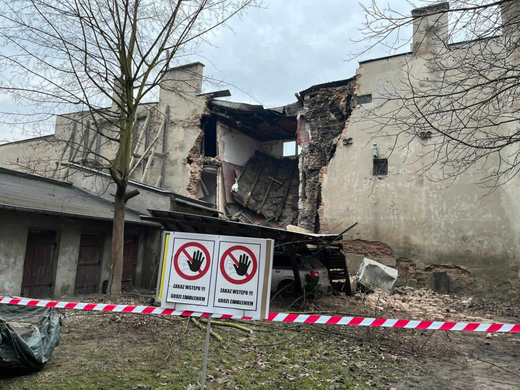 Zawalił się pustostan w Piotrkowie Trybunalskim. Strażacy przeszukali gruzowisko