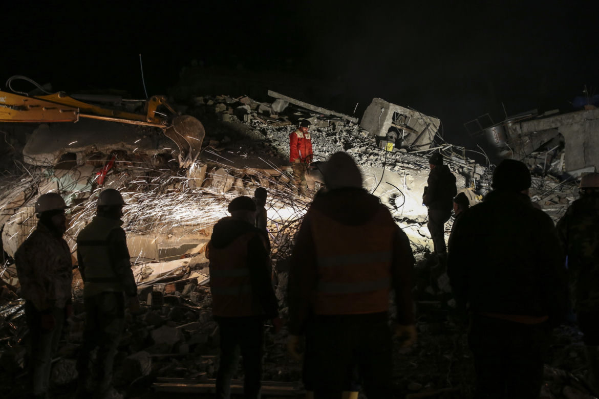 Już 16 tysięcy ofiar trzęsienia ziemi. Tak wygląda krajobraz po katastrofie