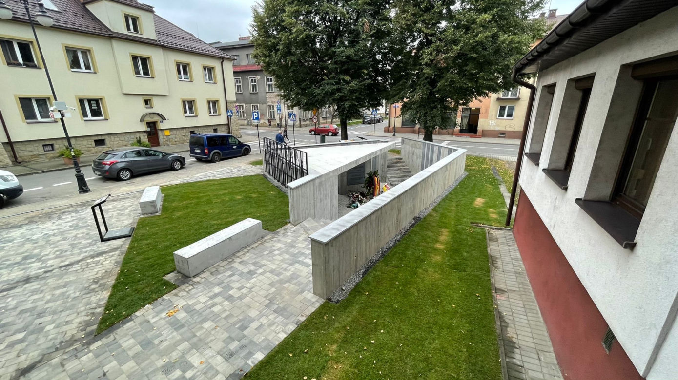 Skwer Pamięci Ofiar Holokaustu już gotowy